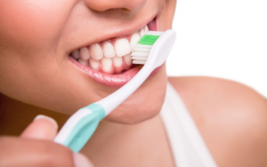 Una buena higiene bucal puede ser "clave" para afrontar el COVID-19